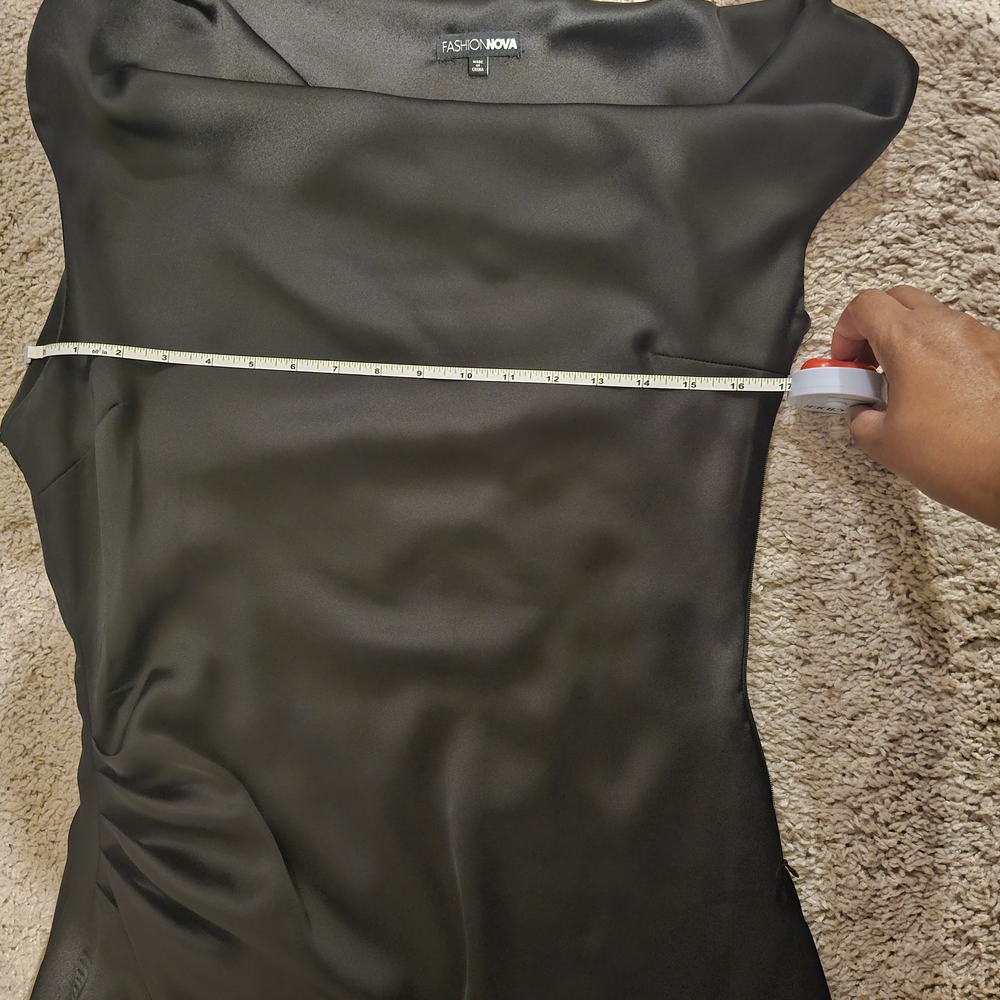 Elegant Black One Shoulder Gown - Picture 6 of 7